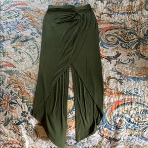 Bebe hunter green petal leaf skirt